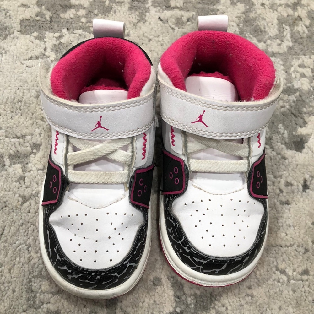 EUC baby girl Jordan Nike Sneakers